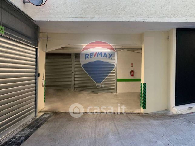 Garage/posto auto in residenziale in Via Ampio Flaviano