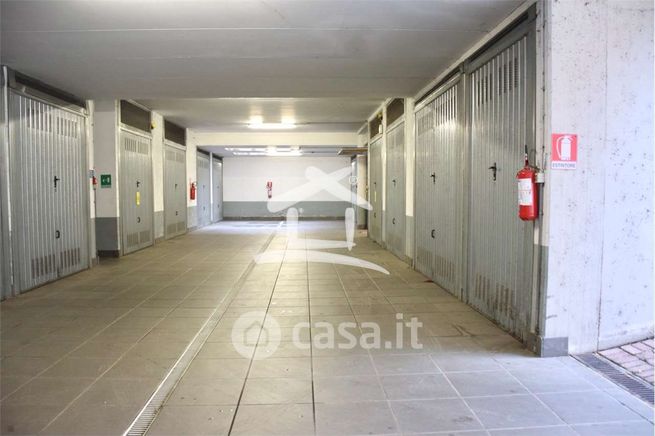 Garage/posto auto in residenziale in Via M. Montano 3