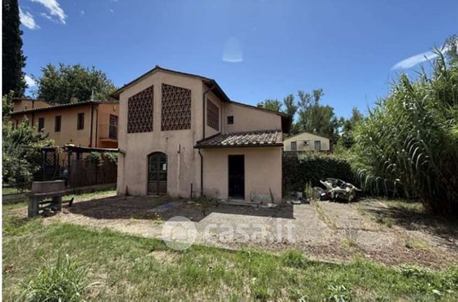 Casa bi/trifamiliare in residenziale in Via Virginio