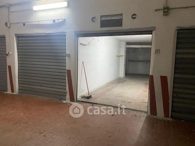 Garage/posto auto in residenziale in Via Enzo Fioritto 27