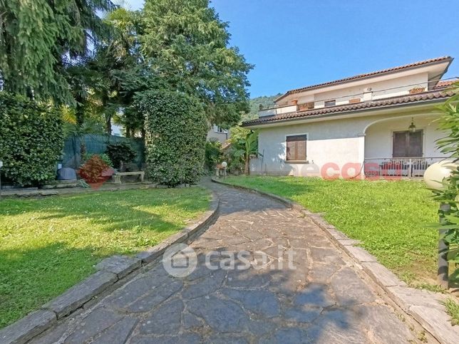 Villa in residenziale in Viale Lido