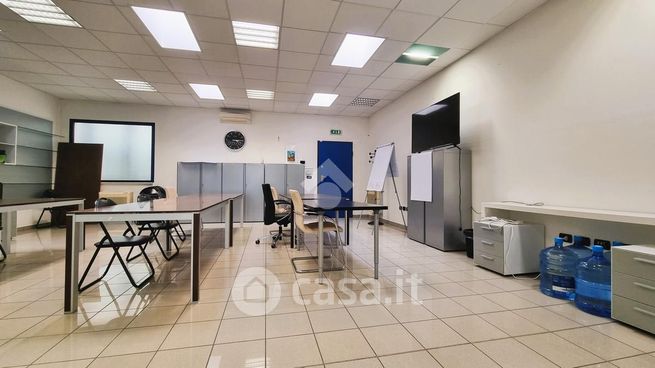 Ufficio in commerciale in 