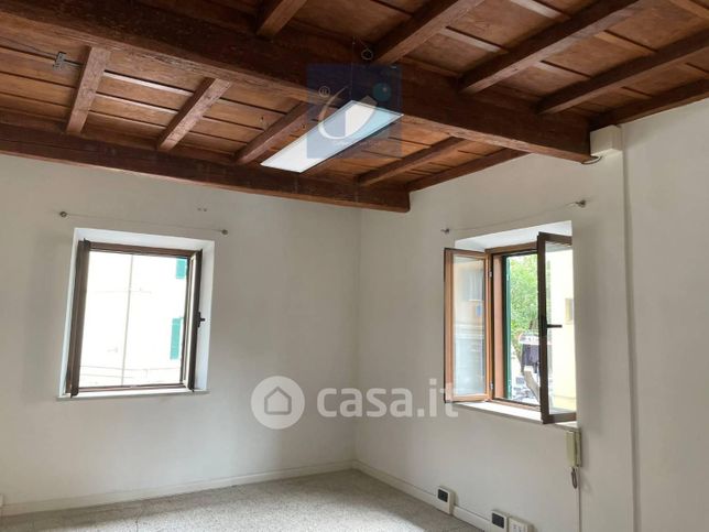 Ufficio in commerciale in Via XXV Aprile