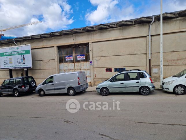 Capannone in commerciale in Via Giampietro Chironi 36