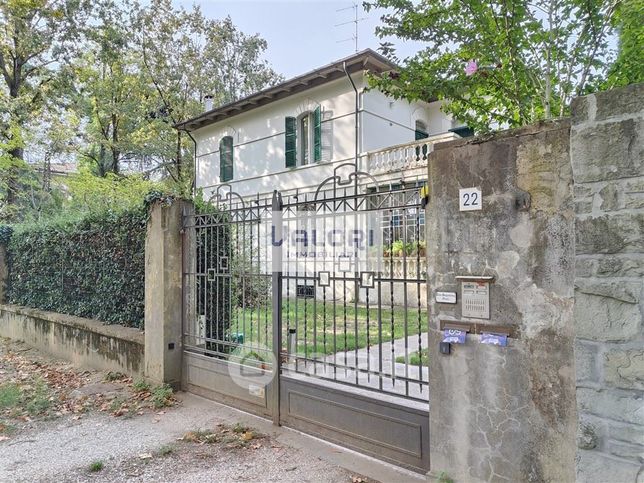 Casa bi/trifamiliare in residenziale in Viale Stradone 22