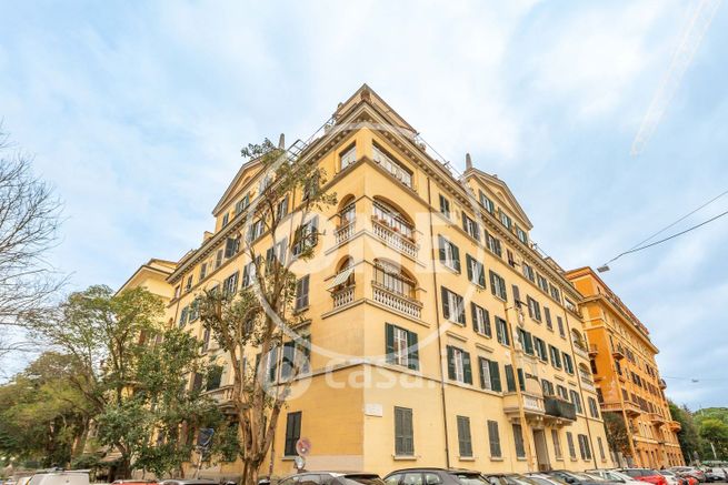 Ufficio in commerciale in Via Cardinale de Luca 22