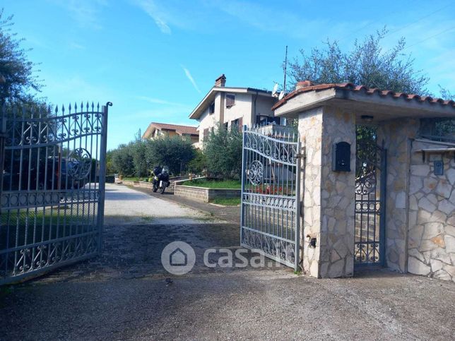 Casa bi/trifamiliare in residenziale in Strada Provinciale 45a