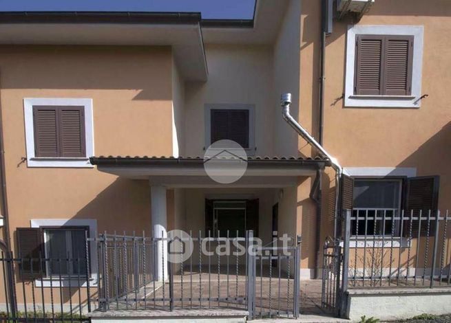 Villetta a schiera in residenziale in Via Salaria Vecchia 243