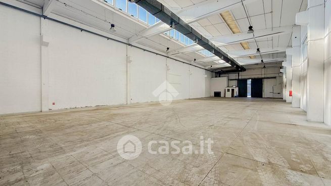Capannone in commerciale in Viale I Maggio 6