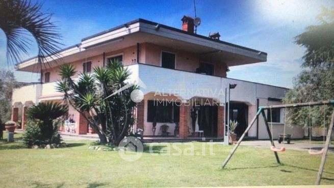 Villa in residenziale in Viale Marina