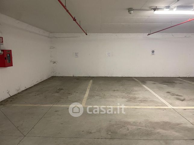 Box/posto auto in residenziale in Via Roma 309