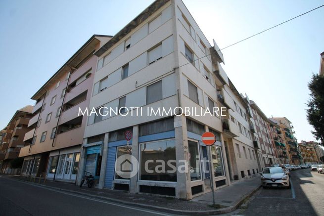 Attivitã /licenza (con o senza mura) in commerciale in Via Larga 25