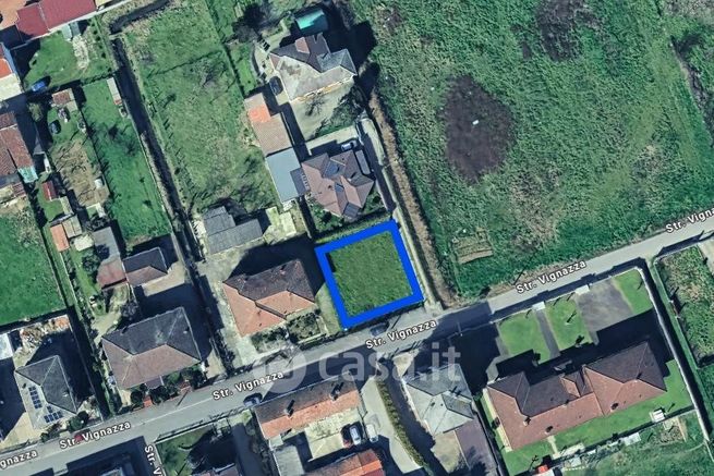 Casa bi/trifamiliare in residenziale in 