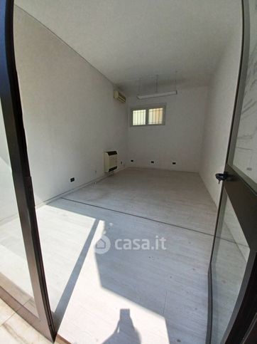 Ufficio in commerciale in 
