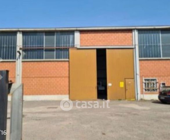 Capannone in commerciale in Via Paolo VI