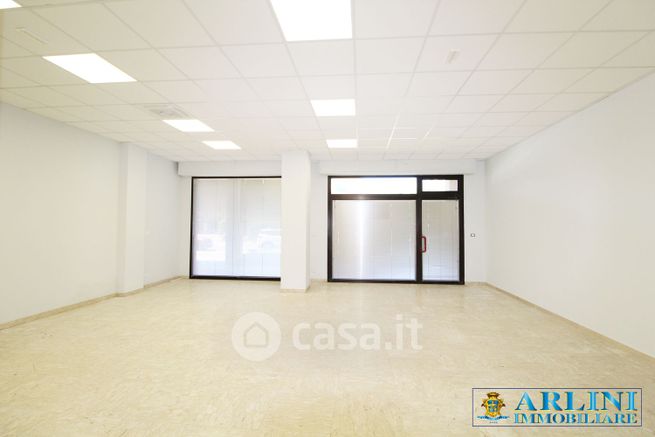 Ufficio in commerciale in Via Roma