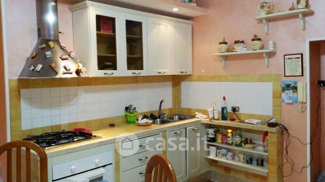 Casa indipendente in residenziale in Via Posillipo