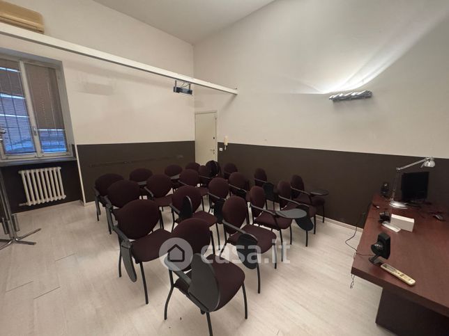 Ufficio in commerciale in Via Piero Lucca 6