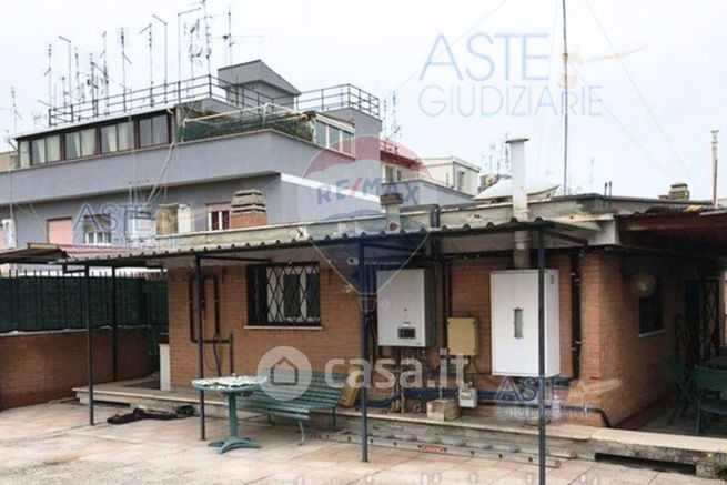 Attico/mansarda in residenziale in Via Carlo Caneva 20