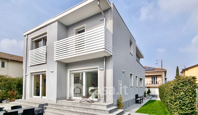 Villa in residenziale in Via Respighi Ottorino 5