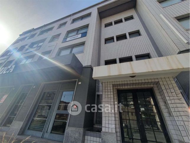 Ufficio in commerciale in Viale Teracati 39