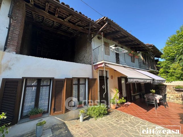 Casa bi/trifamiliare in residenziale in 