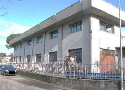 Capannone in commerciale in Via IV Novembre 34