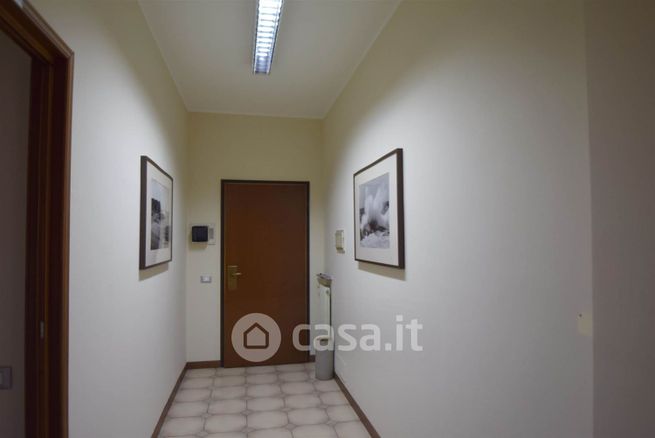 Ufficio in commerciale in 