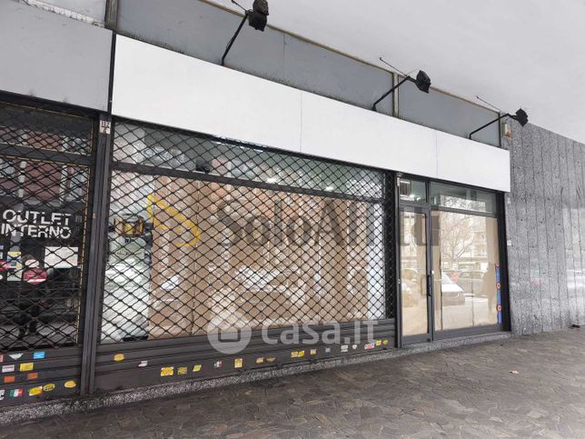 Negozio/locale commerciale in commerciale in Via Pietro Francesco Guala 112 /A