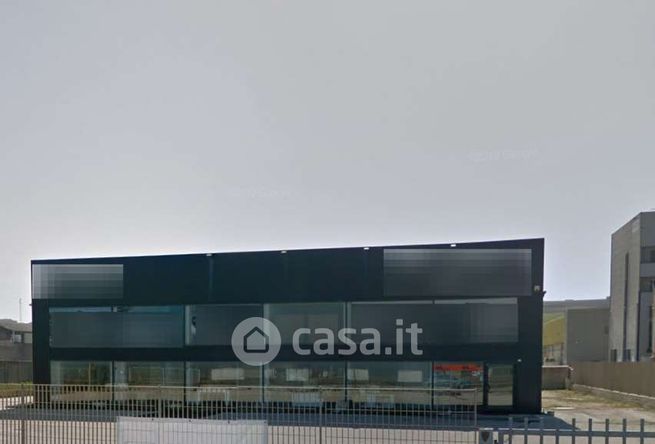 Capannone in commerciale in Via Marina