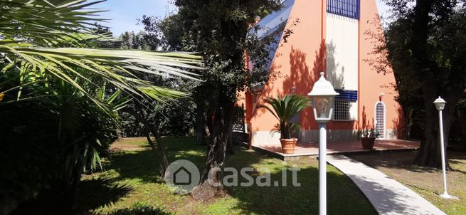 Casa indipendente in residenziale in Viale Castellammare 251