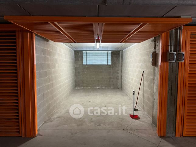 Garage/posto auto in residenziale in Via Envie 8 /A