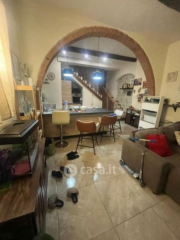 Casa indipendente in residenziale in Via Provinciale Carrara-Avenza