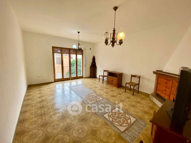 Appartamento in residenziale in Via V. Vela 8