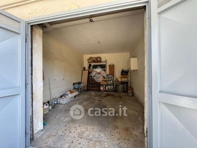 Box/posto auto in residenziale in Via San Cristoforo 87