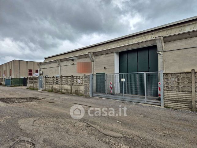 Capannone in commerciale in Via Isonzo