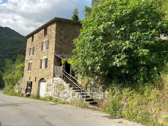 Casa indipendente in residenziale in Strada Provinciale