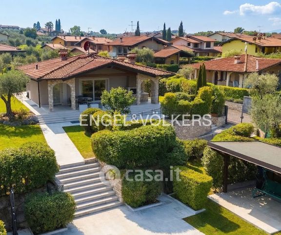 Villa in residenziale in 
