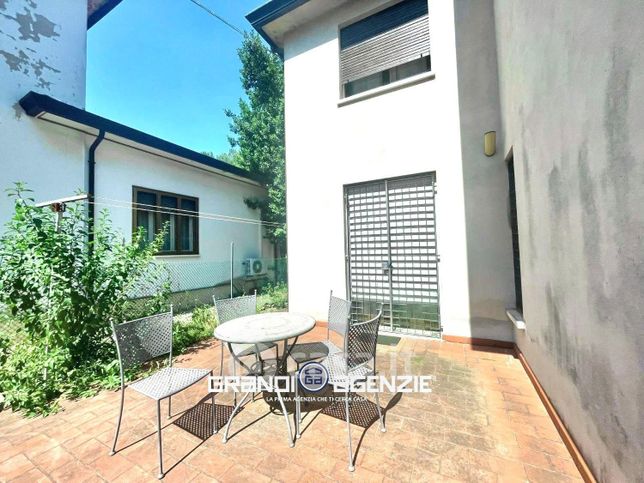 Casa indipendente in residenziale in Via Lancieri di Novara
