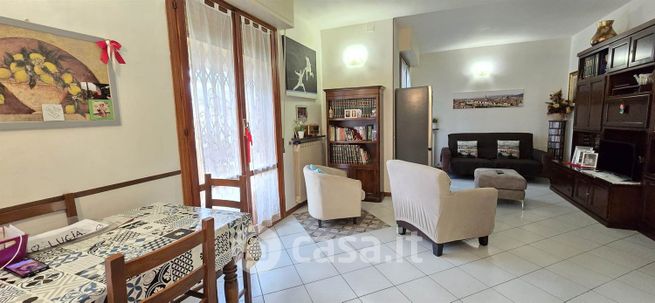 Appartamento in residenziale in Via la Comune di Parigi