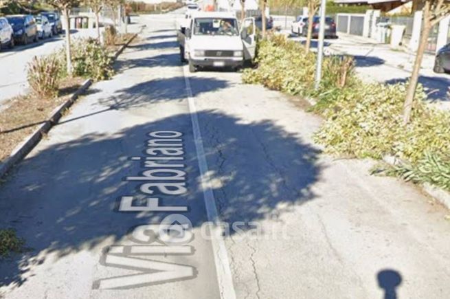 Box/posto auto in residenziale in Via Fabriano 27
