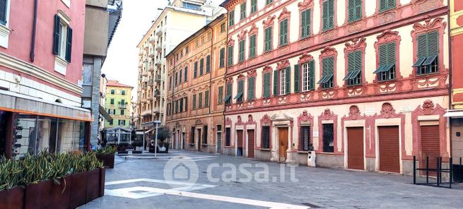 Attivitã /licenza (con o senza mura) in commerciale in Piazza Sant'Agostino