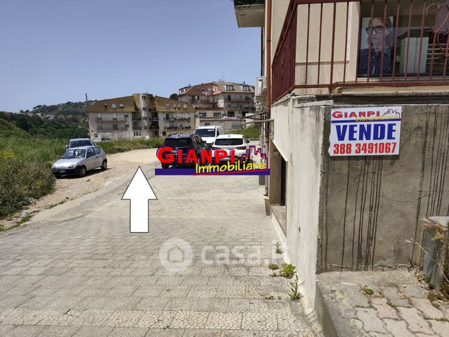 Box/posto auto in residenziale in Via Ammiraglio la Marca