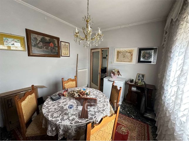 Casa indipendente in residenziale in 