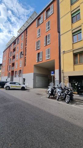 Garage/posto auto in residenziale in Via Orcagna 12 /A