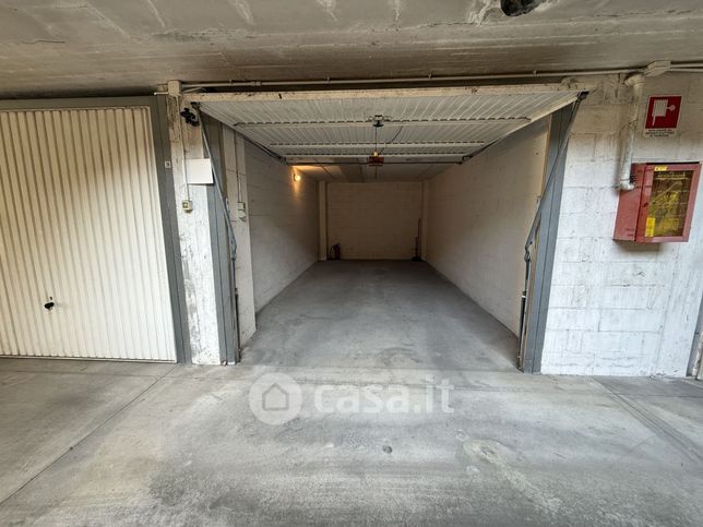 Box/posto auto in residenziale in Via Monte Nero 7