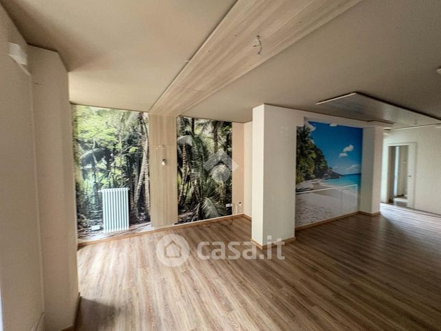 Ufficio in commerciale in Via Camillo Benso Conte di Cavour 23