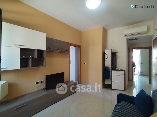 Appartamento in residenziale in Viale Tica