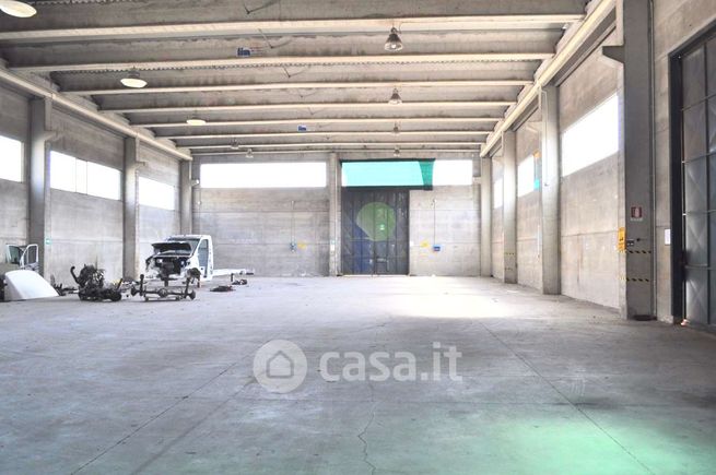 Capannone in commerciale in Via dell' Artigianato