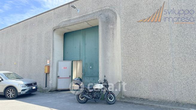 Capannone in commerciale in Via Monte Cervino 66